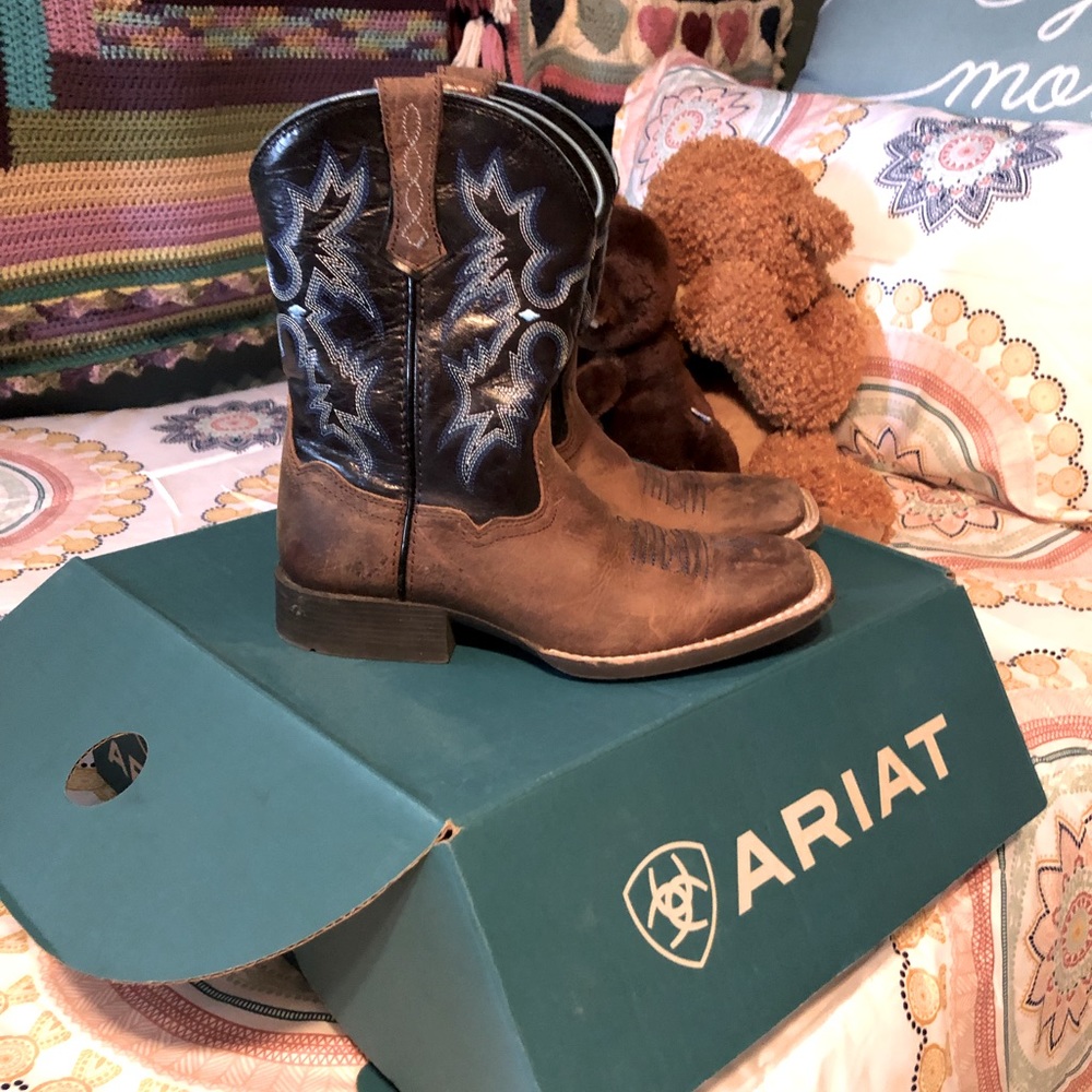 Boy’s Ariat leather cowboy boots